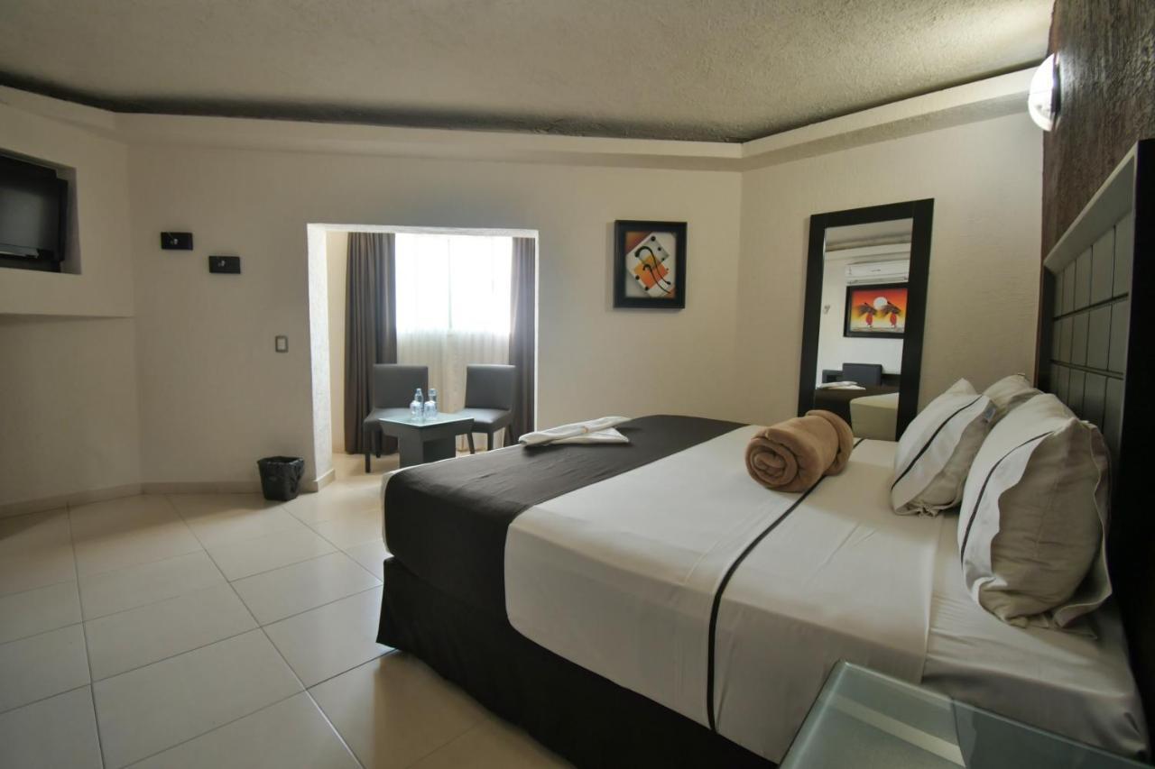 Hotel Portonovo Plaza Centro Γκουανταλαχάρα Εξωτερικό φωτογραφία