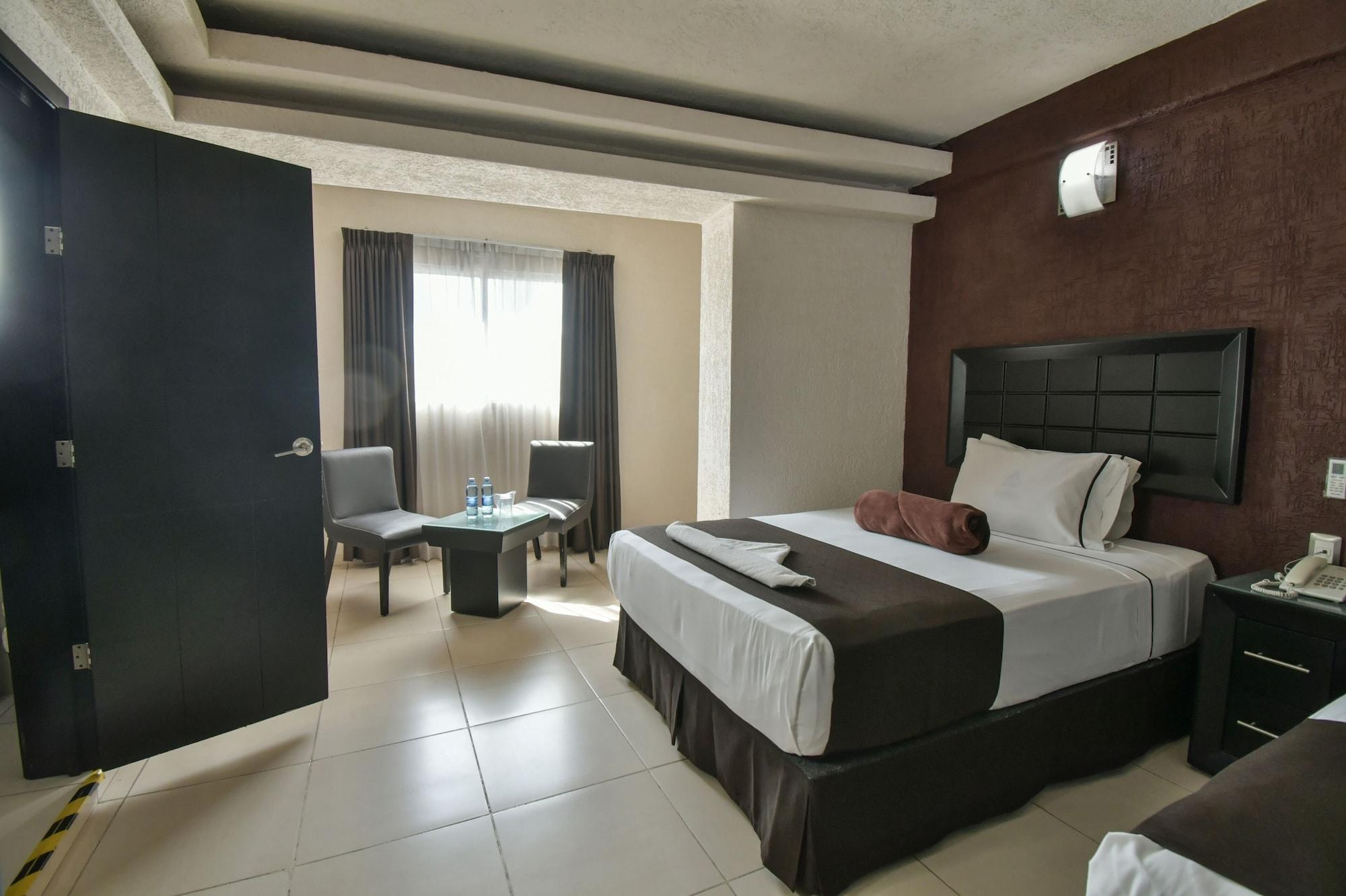 Hotel Portonovo Plaza Centro Γκουανταλαχάρα Εξωτερικό φωτογραφία