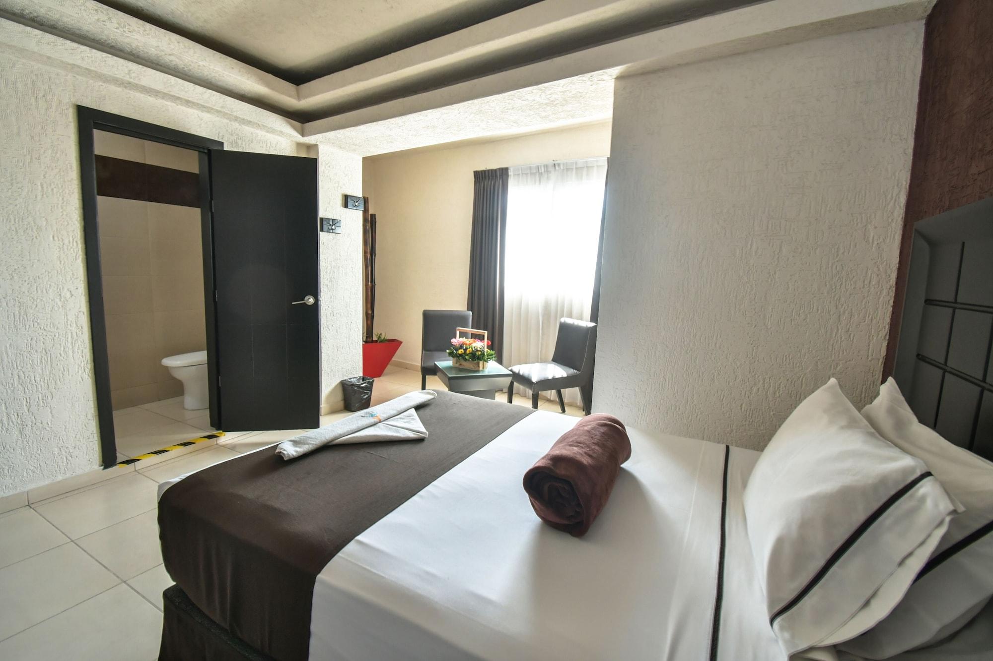 Hotel Portonovo Plaza Centro Γκουανταλαχάρα Εξωτερικό φωτογραφία