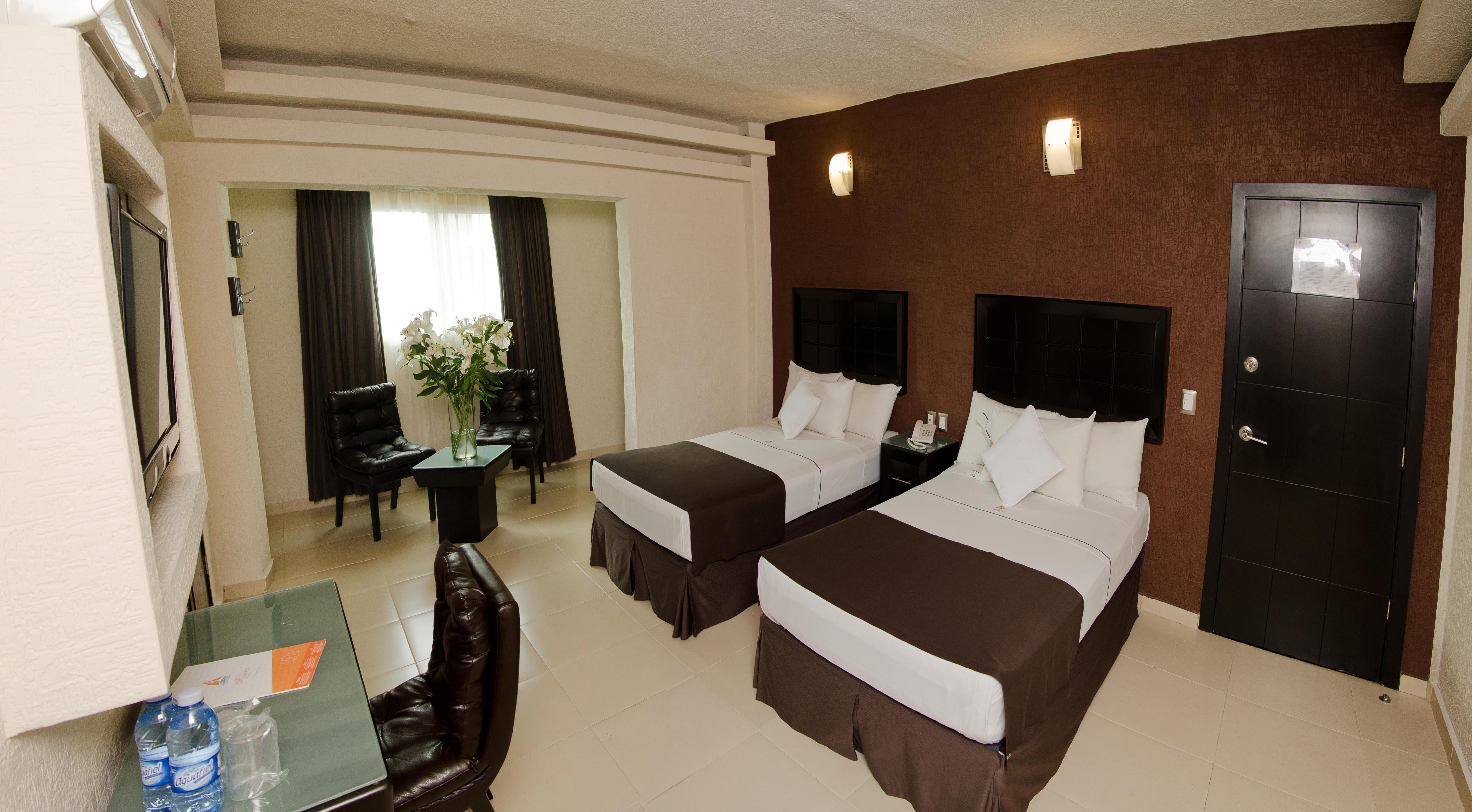 Hotel Portonovo Plaza Centro Γκουανταλαχάρα Εξωτερικό φωτογραφία