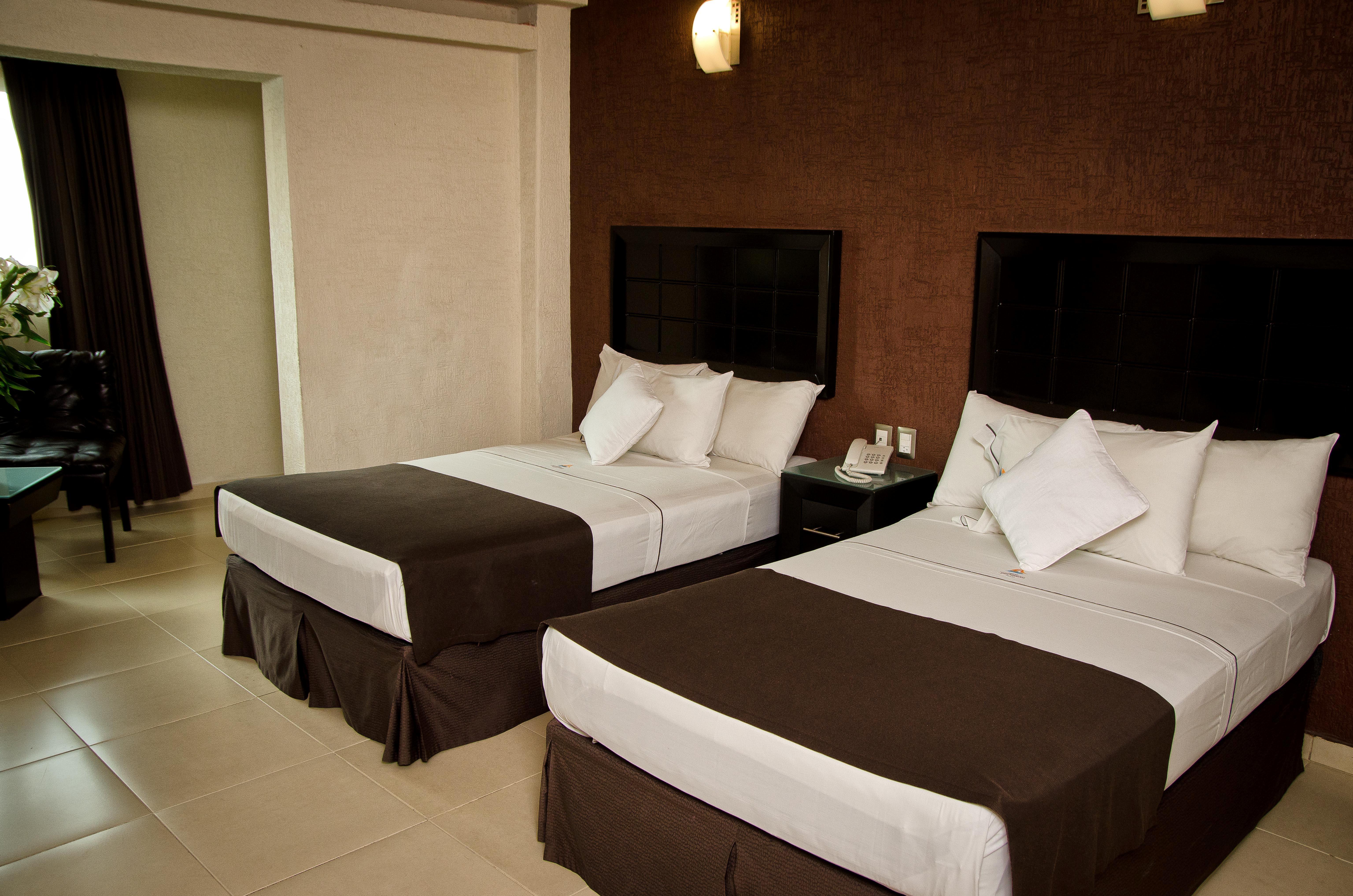 Hotel Portonovo Plaza Centro Γκουανταλαχάρα Εξωτερικό φωτογραφία