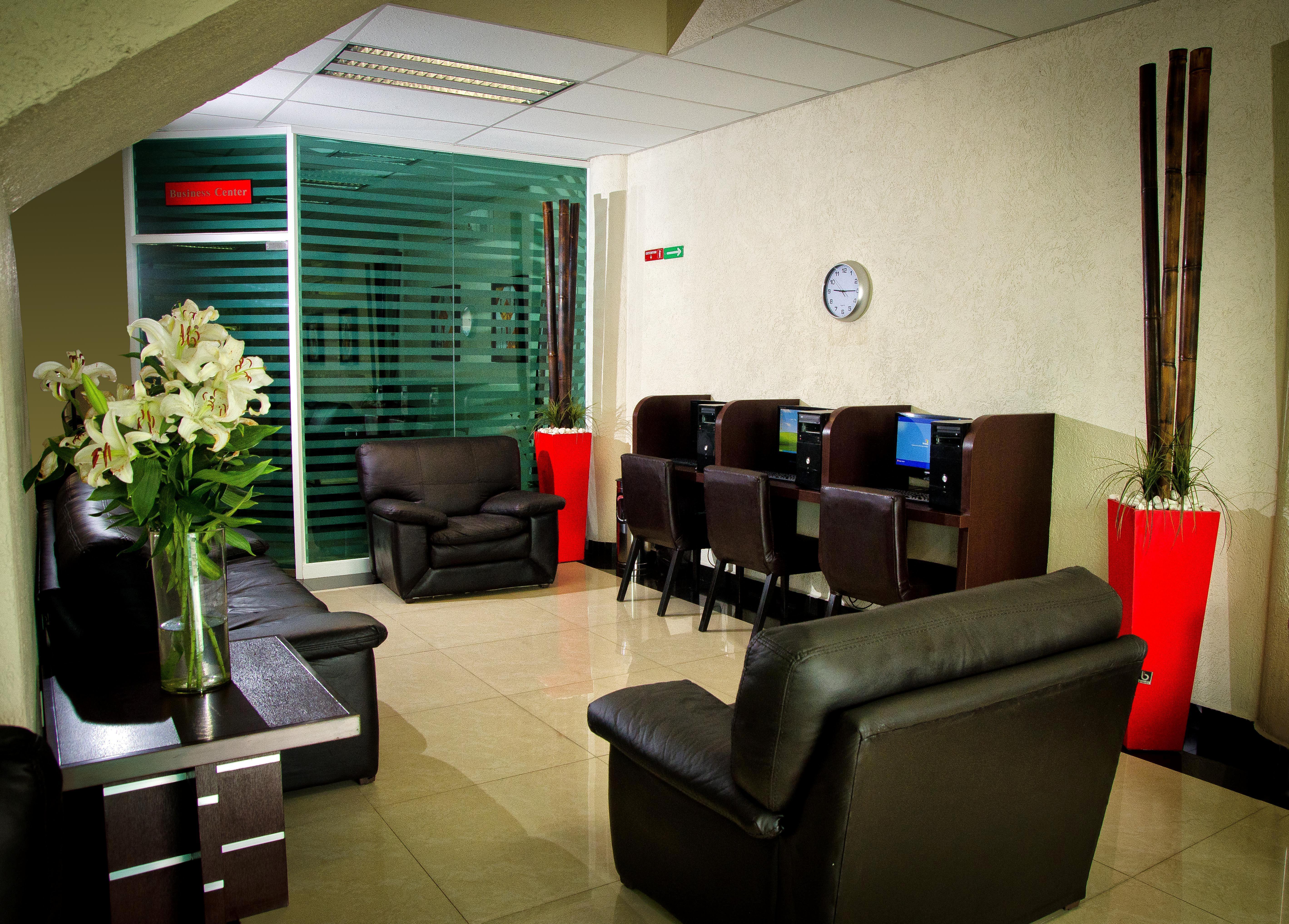 Hotel Portonovo Plaza Centro Γκουανταλαχάρα Εξωτερικό φωτογραφία