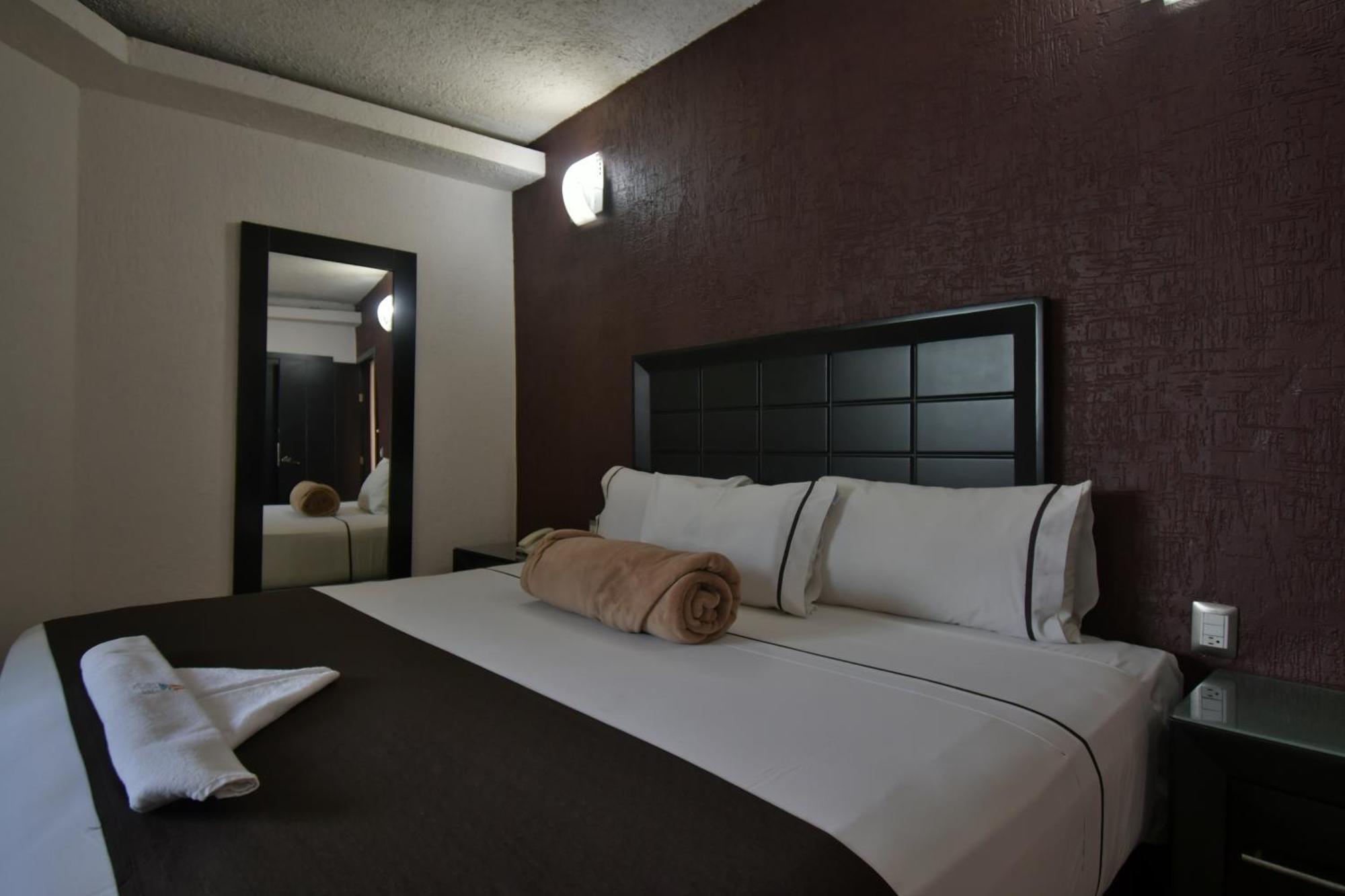 Hotel Portonovo Plaza Centro Γκουανταλαχάρα Εξωτερικό φωτογραφία