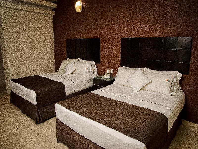 Hotel Portonovo Plaza Centro Γκουανταλαχάρα Εξωτερικό φωτογραφία