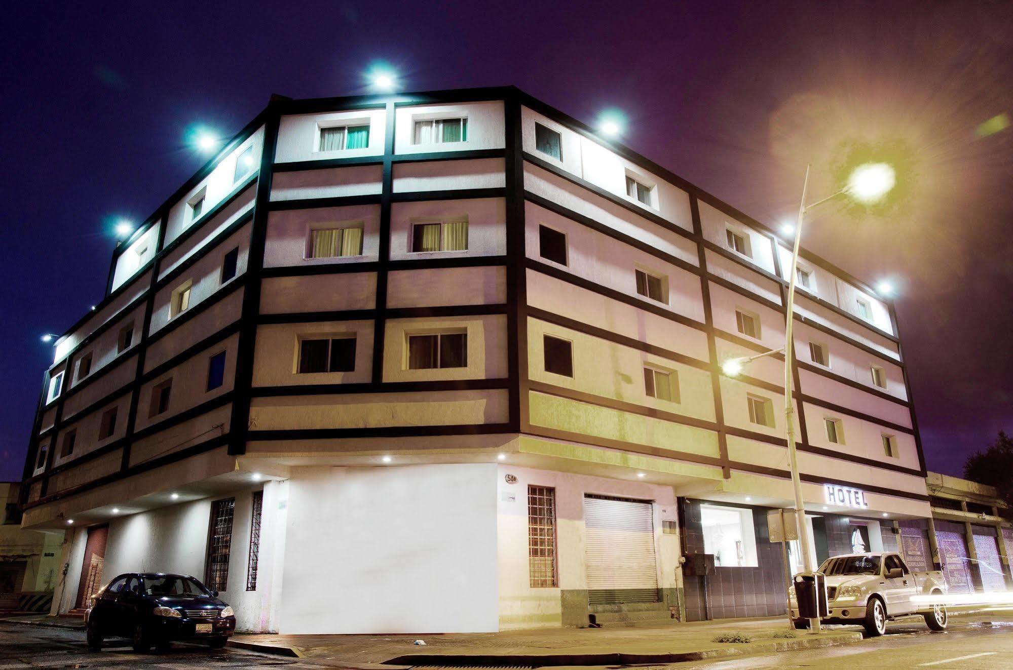 Hotel Portonovo Plaza Centro Γκουανταλαχάρα Εξωτερικό φωτογραφία