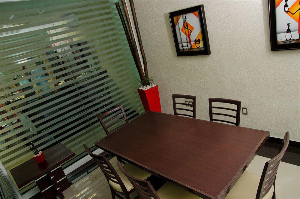 Hotel Portonovo Plaza Centro Γκουανταλαχάρα Εξωτερικό φωτογραφία